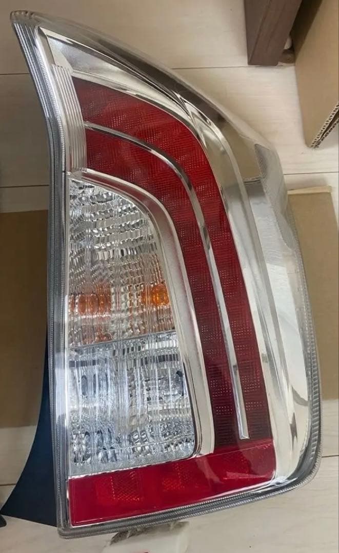 30プリウス　後期　テールランプ　送料込み