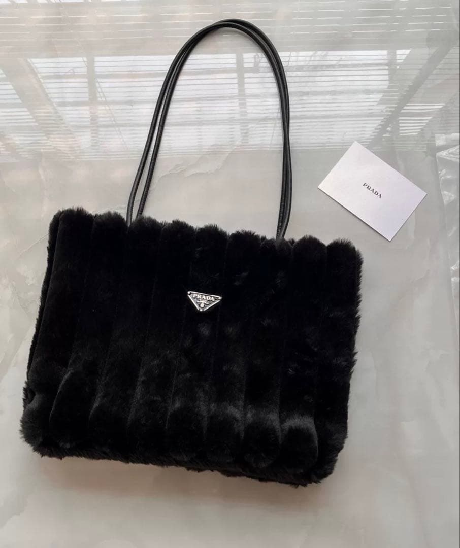 新品未使用PRADA ブラックファーバッグ　ノベルティ