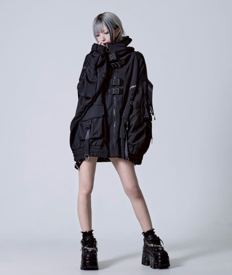 『REFLEM/レフレム』サイバー切替ハイネックジャージパーカー　Black