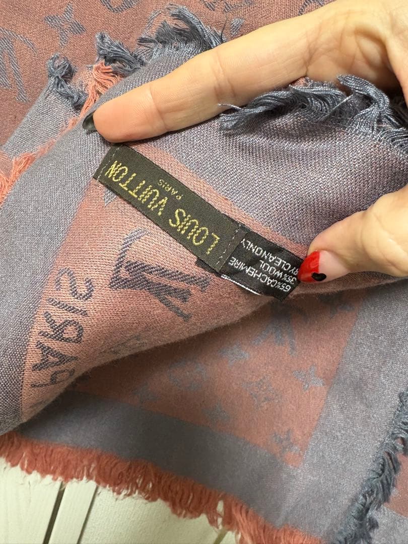 H**様専門Louis Vuitton ロゴプリント ストール