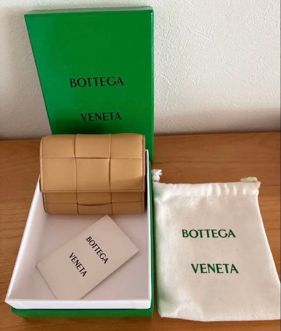 美品⭐️ BOTTEGA VENETA カセット三つ折り財布