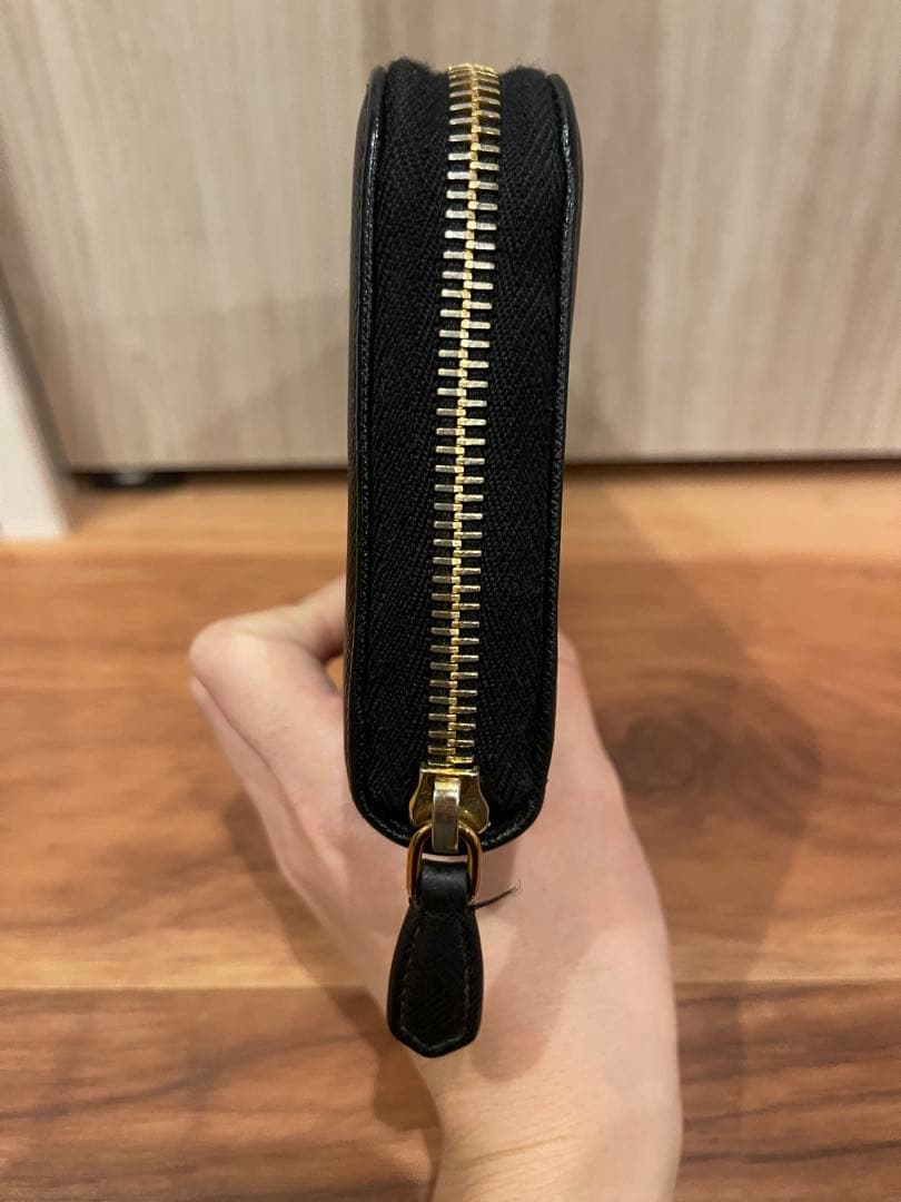 プラダ　長財布