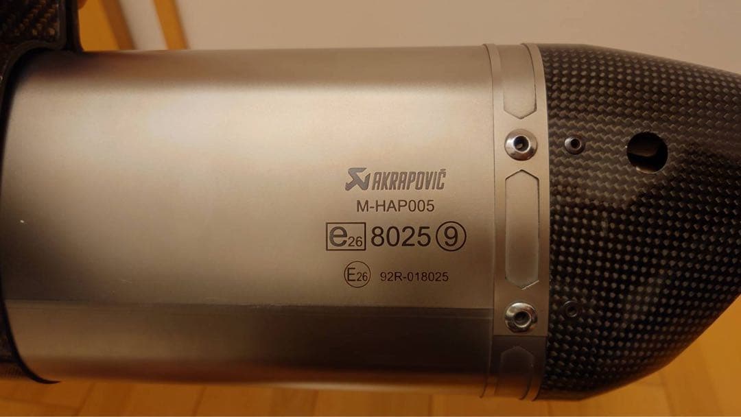 希少　2025 YZF-R1純正akrapovic サイレンサー プレスト