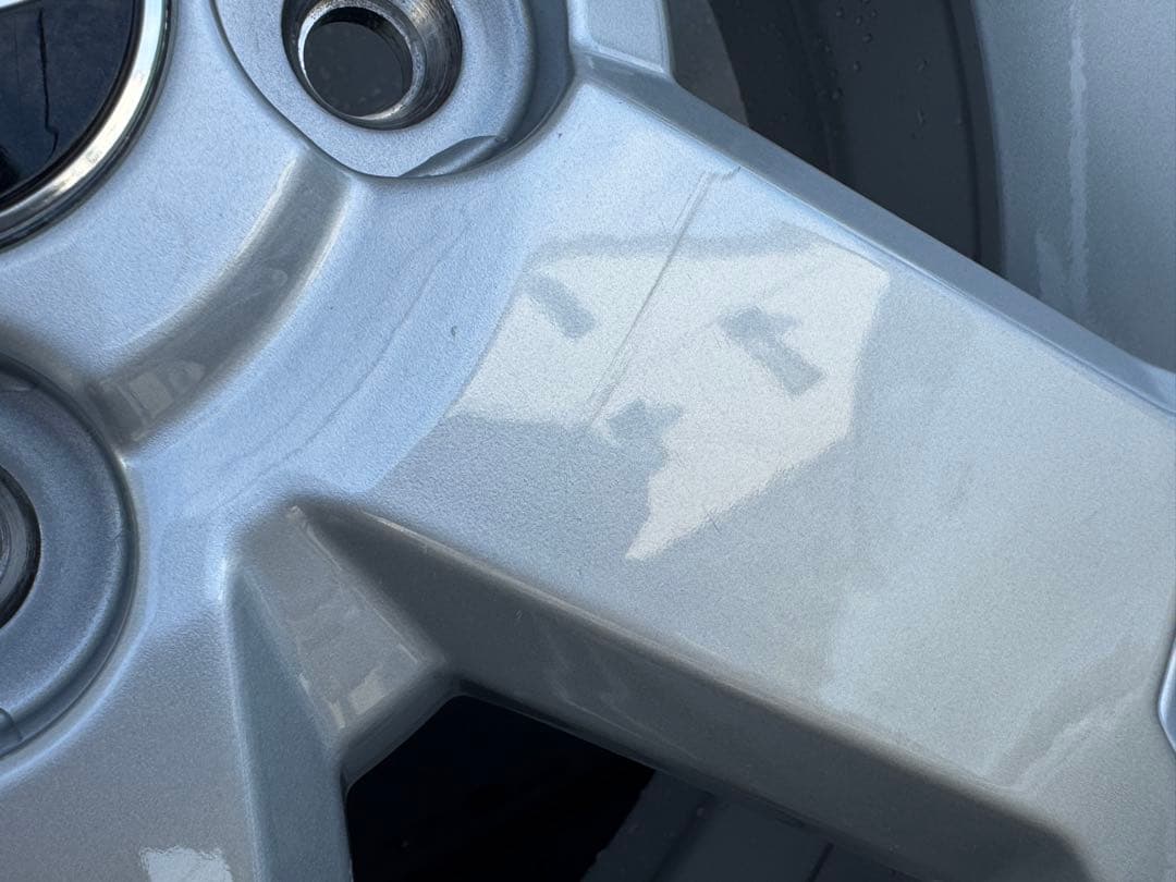 新車外し!! 純正 15インチホイール　シルバー　センターオーナメント付き　①