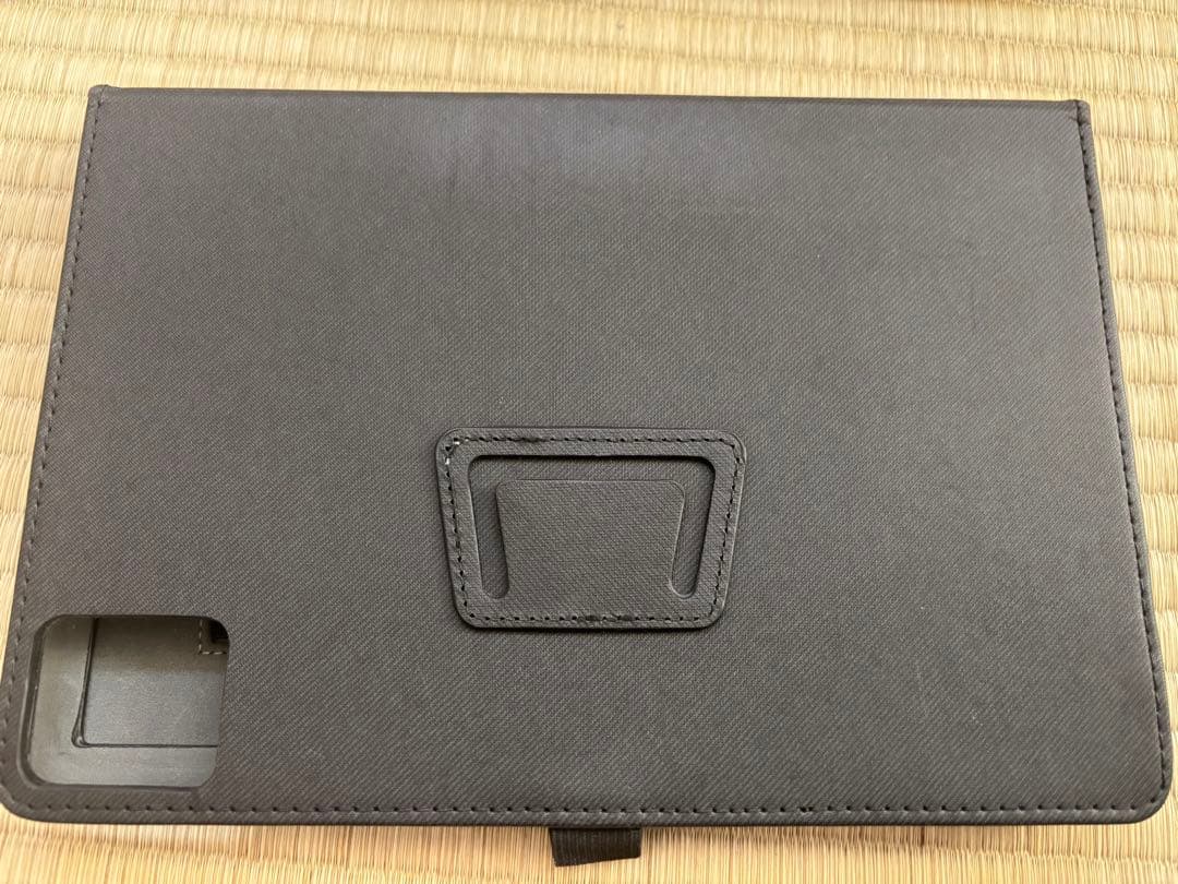 【美品】アイリスオーヤマ10.1インチタブレットLUCA TE104M4V1-B