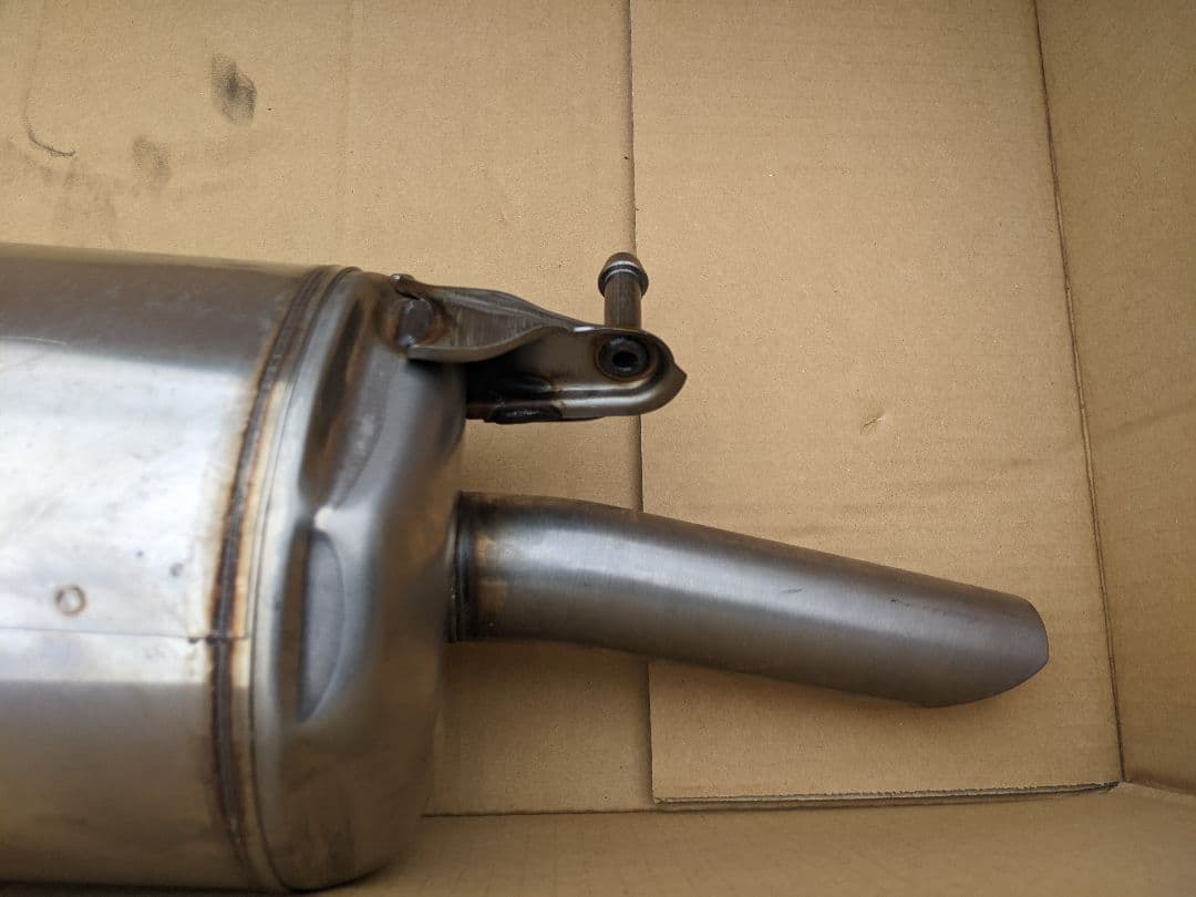 TOYOTA プリウスα未使用マフラー(純正）