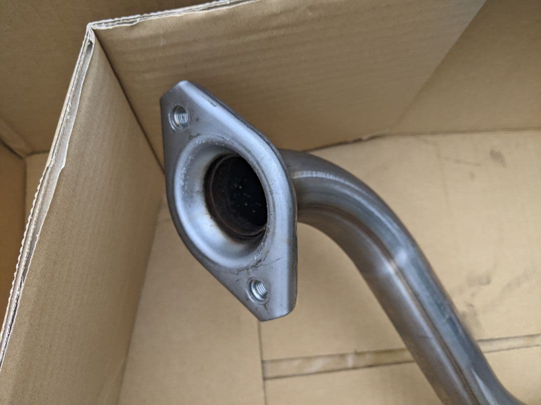 TOYOTA プリウスα未使用マフラー(純正）