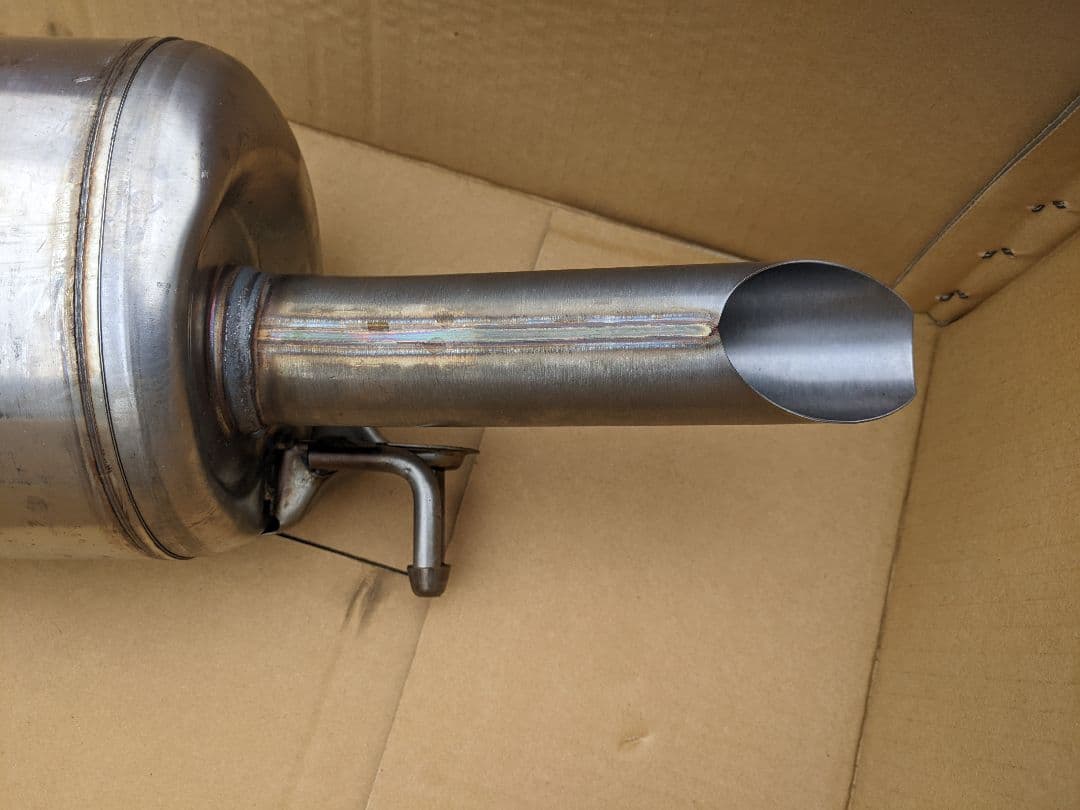 TOYOTA プリウスα未使用マフラー(純正）