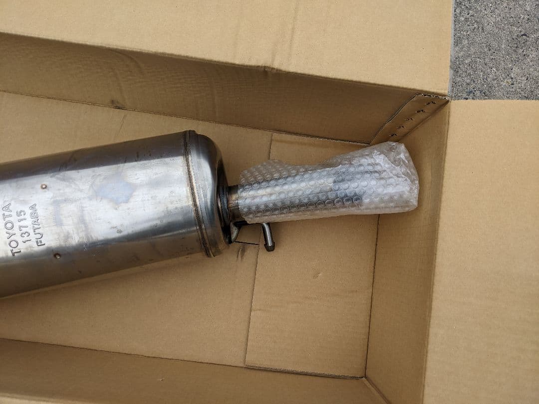 TOYOTA プリウスα未使用マフラー(純正）