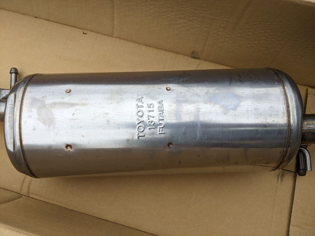 TOYOTA プリウスα未使用マフラー(純正）