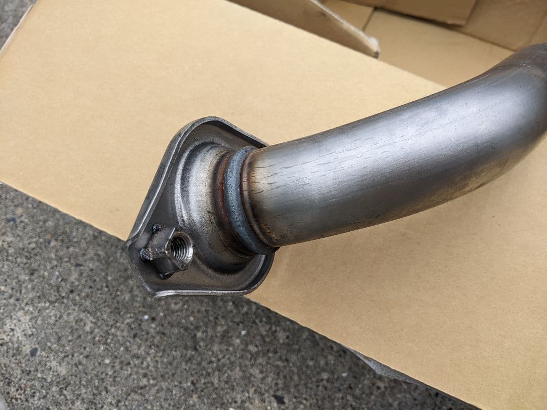 TOYOTA プリウスα未使用マフラー(純正）