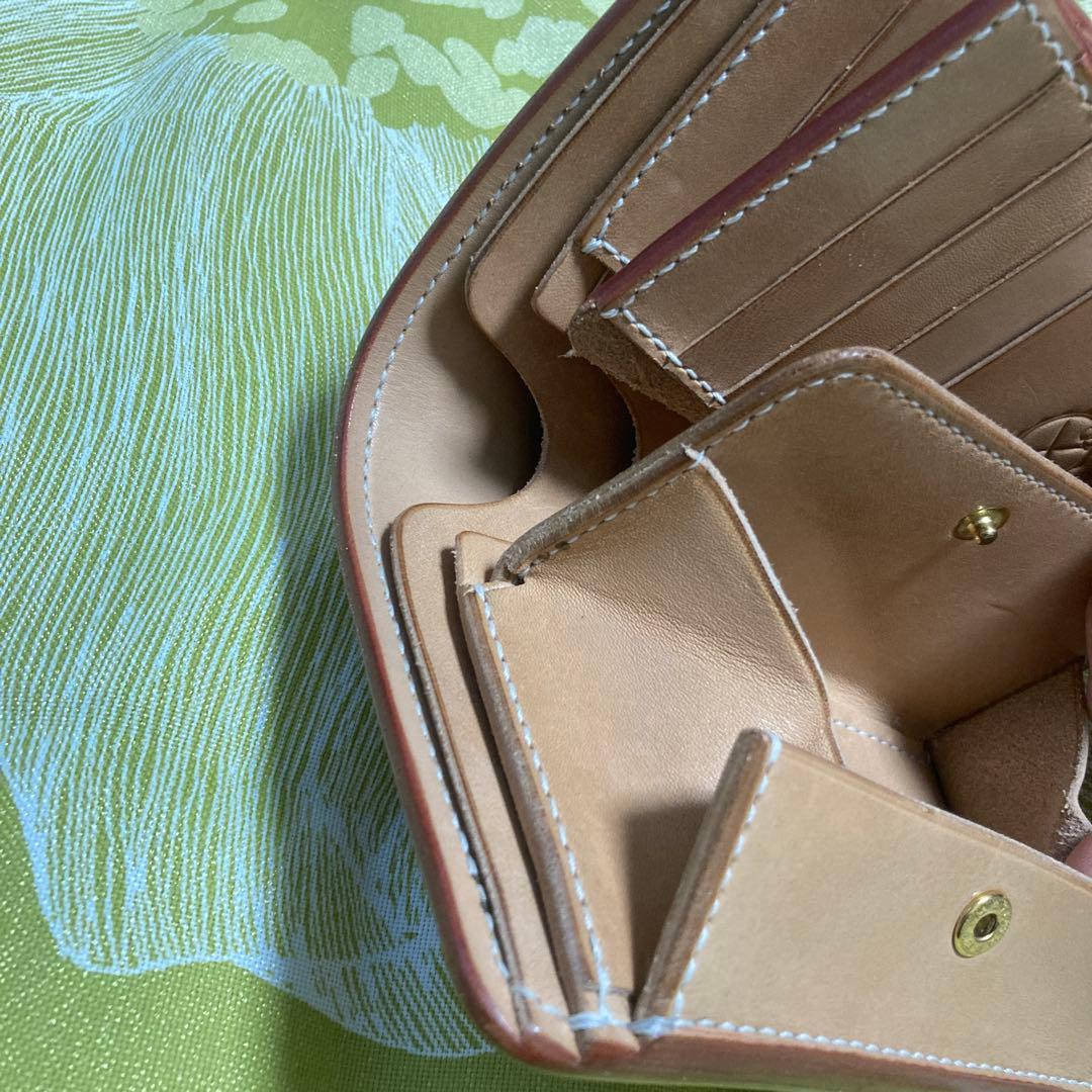 ヌメ革財布メンズ二つ折り手縫いミドルウォレット栃木レザーボックス小銭入れタイプ