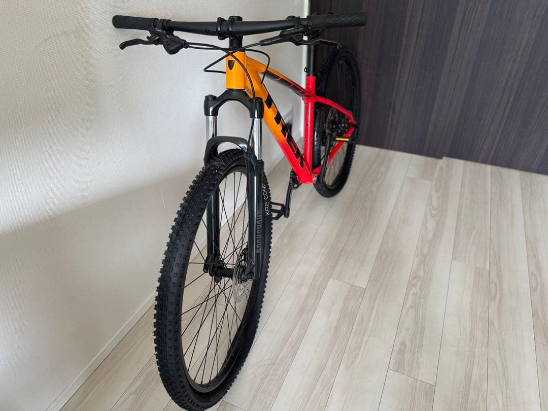 Trek マウンテンバイク オレンジと赤