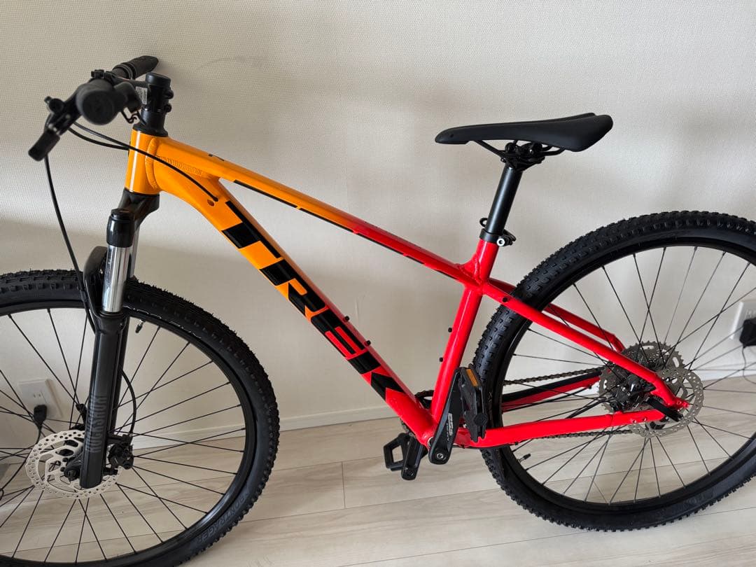 Trek マウンテンバイク オレンジと赤