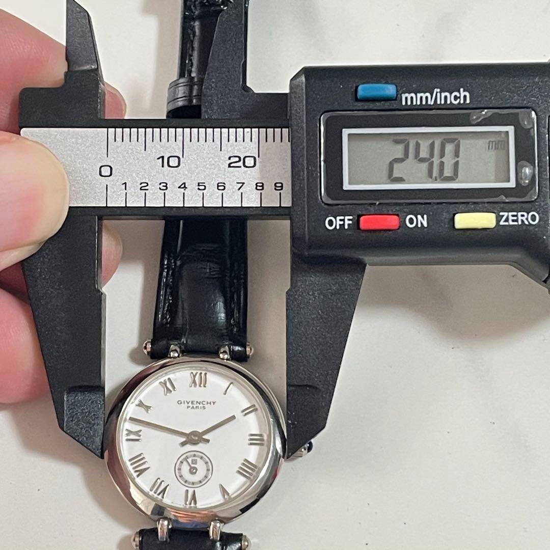 稼動品　GIVENCHY ジバンシー　スモールセコンド　ラウンド　腕時計
