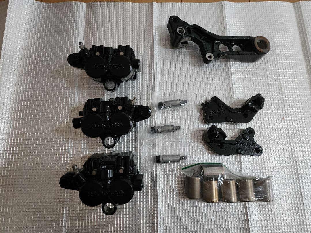 HONDA純正　CB-F 系ブレーキキャリパー 3個セット