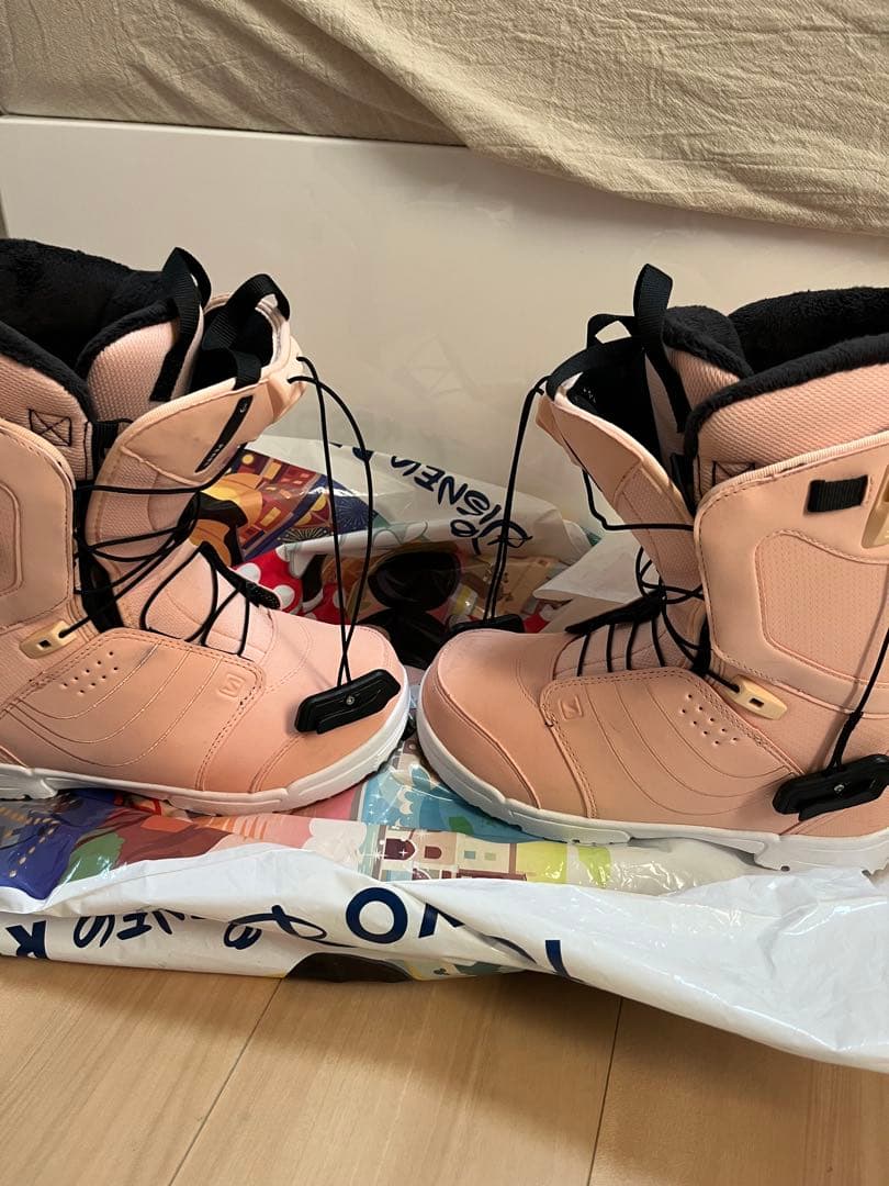 サロモン ピンク 女性用 スノーボードブーツ