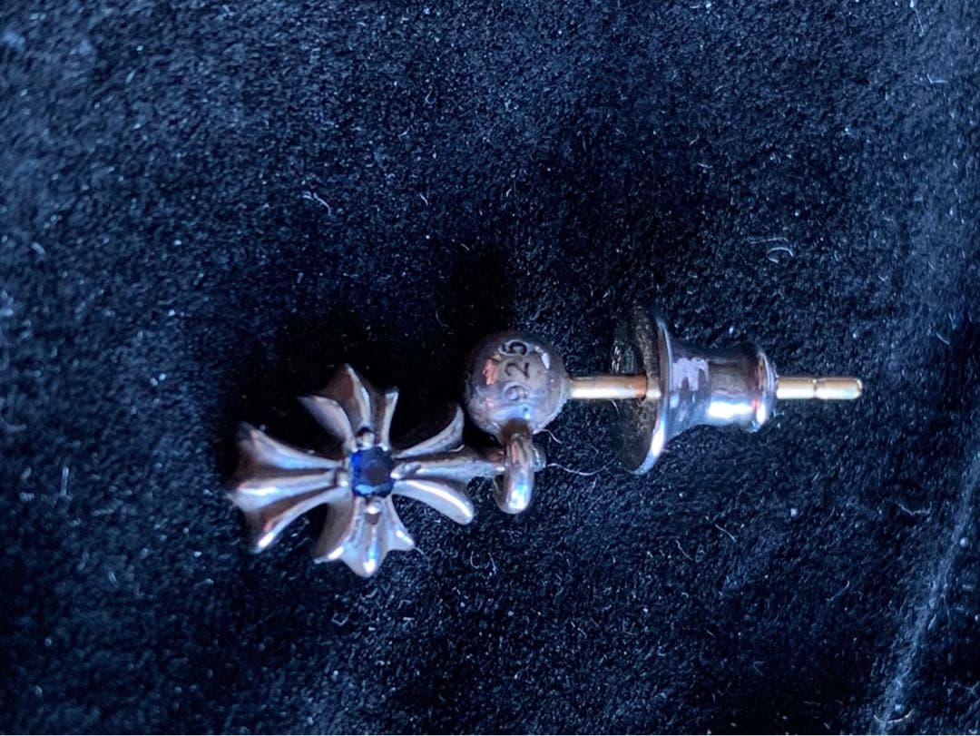 クロムハーツ タイニーE CHプラス ドロップイヤリングwithブルーサファイア