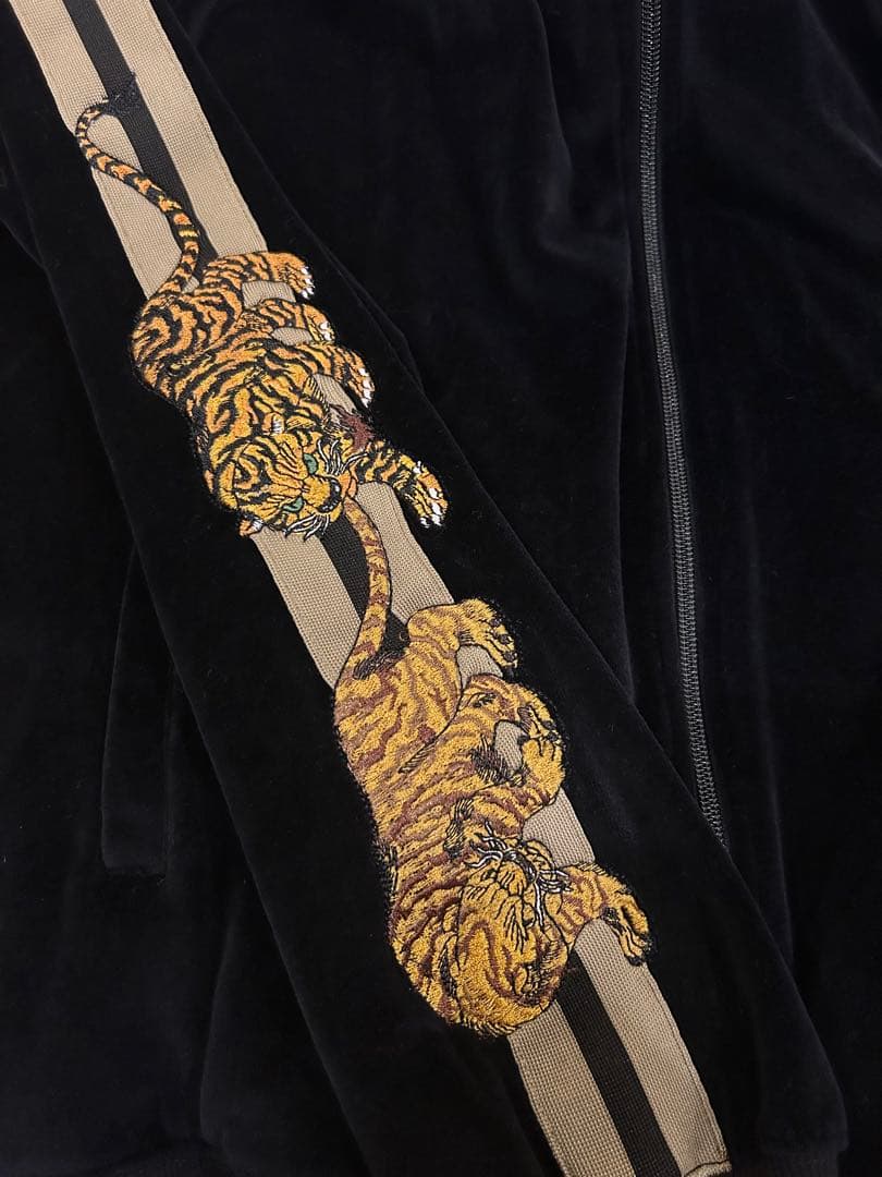 グラニフ　石黒亜矢子 バターの虎 ベロアトラックジャケットパンツセットアップ