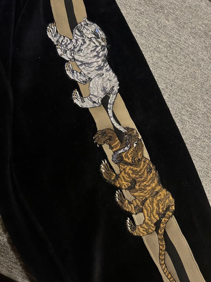 グラニフ　石黒亜矢子 バターの虎 ベロアトラックジャケットパンツセットアップ