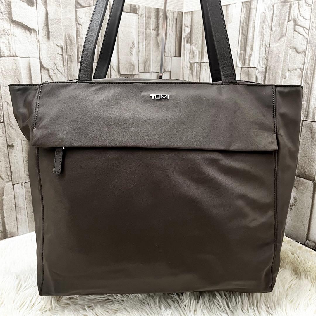 極美品　TUMI VOYAGEUR ビジネス・トート　ナイロン　ココアブラウン