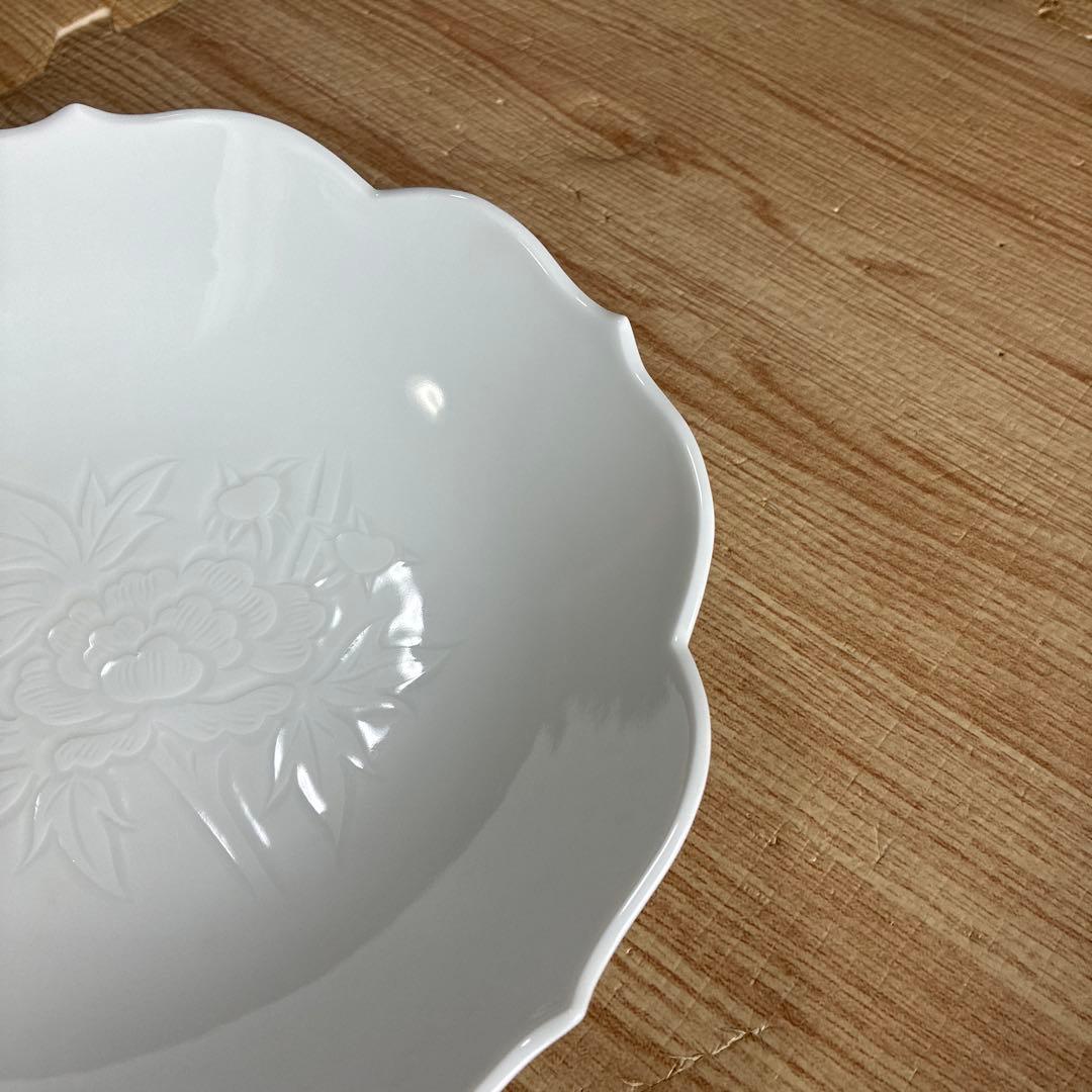 【箱なし】人間国宝　井上萬二　本人作　白磁牡丹彫文　菓子鉢