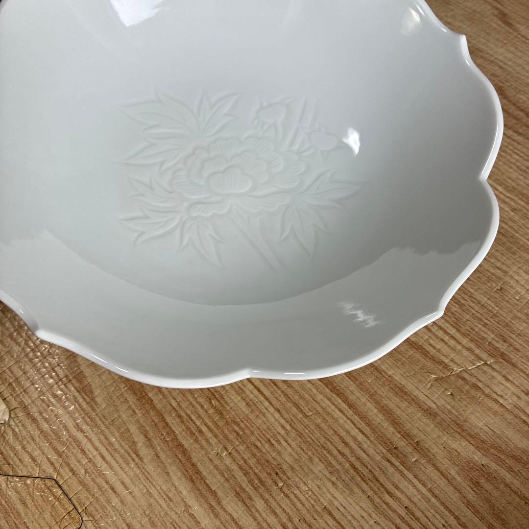 【箱なし】人間国宝　井上萬二　本人作　白磁牡丹彫文　菓子鉢