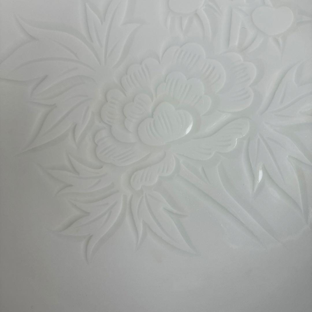 【箱なし】人間国宝　井上萬二　本人作　白磁牡丹彫文　菓子鉢