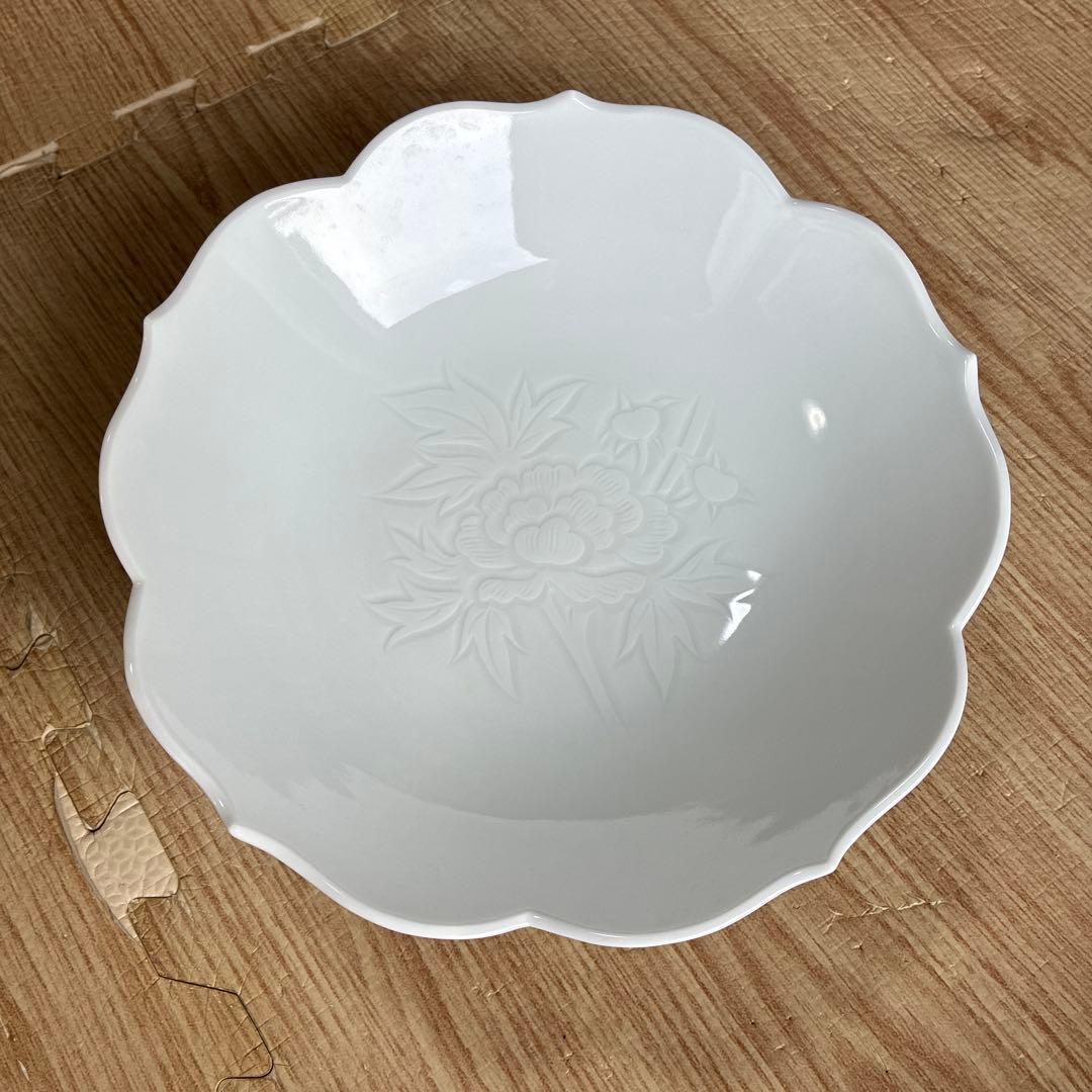 【箱なし】人間国宝　井上萬二　本人作　白磁牡丹彫文　菓子鉢