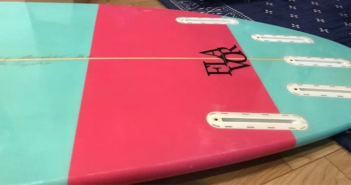 5'9\"［FLAVOR］クラッシックモデルジャスティスサーフボード　フィンなし