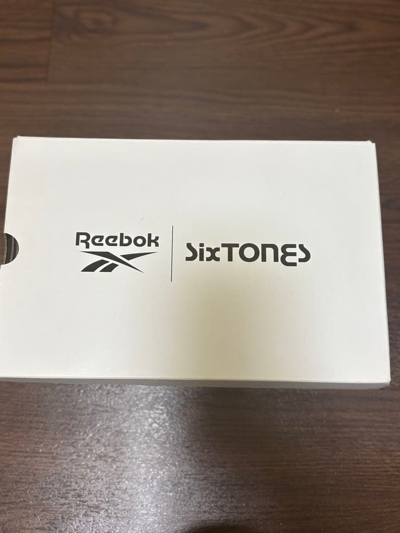 SixTONES スニーカー