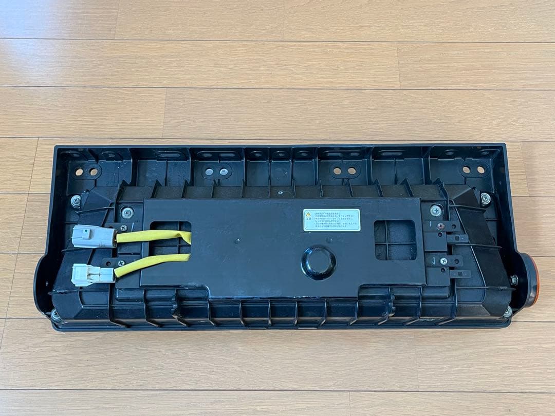 LEDテールランプ クリア/レッド 3連デザイン