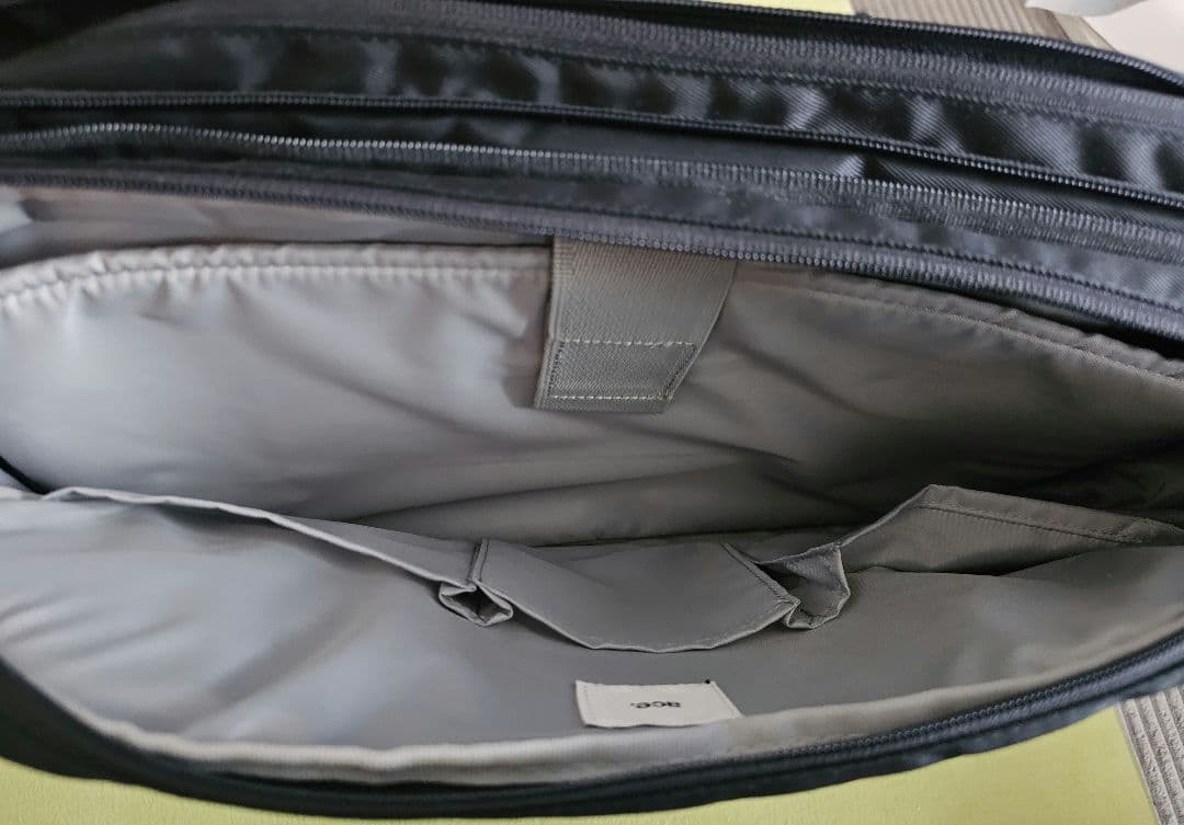 ace. ネイビー ビジネスバッグ