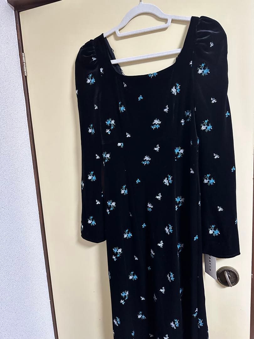 新品未使用タグ付 FRAY I.D スクエアネックベロア刺繍ワンピース サイズ1