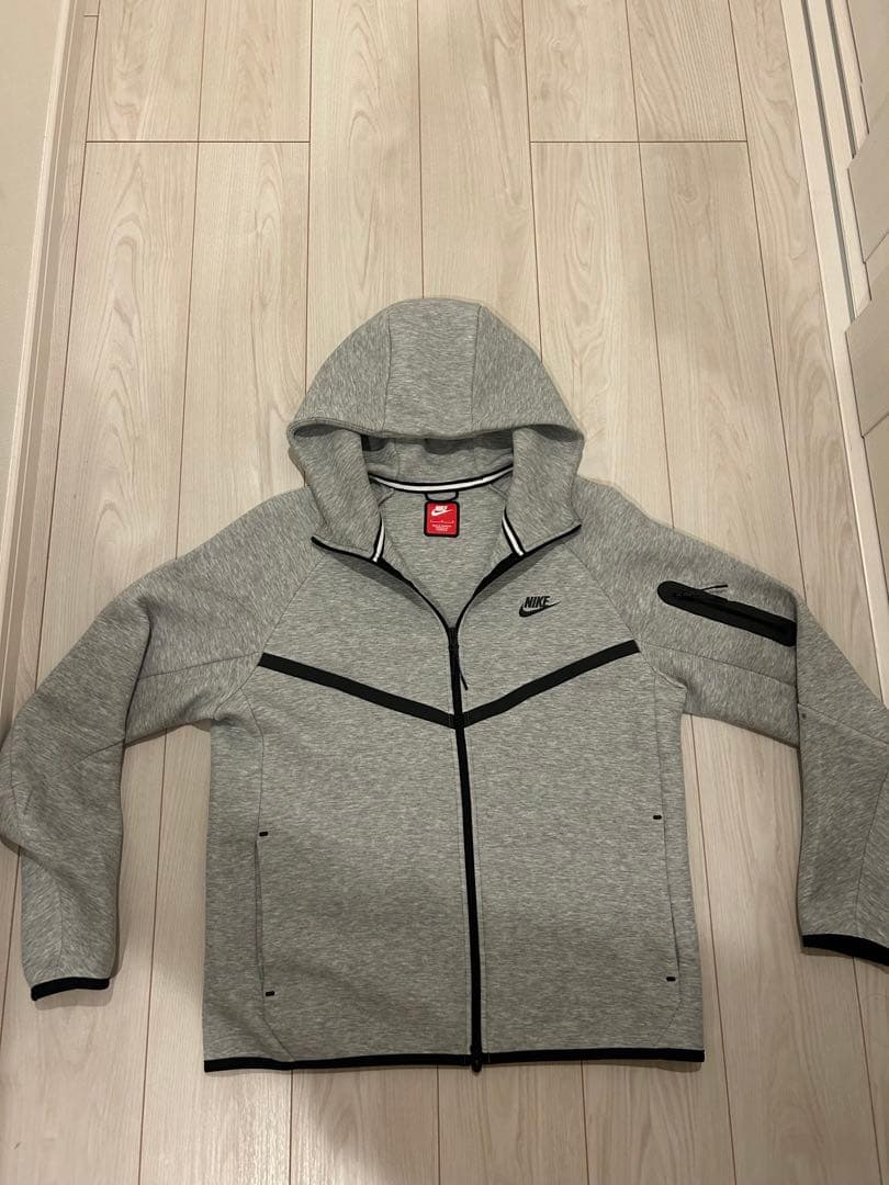 Nike テックフリース　グレー