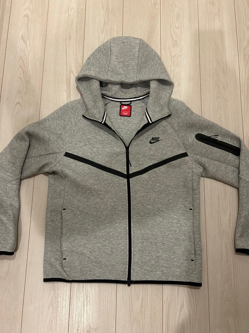 Nike テックフリース　グレー