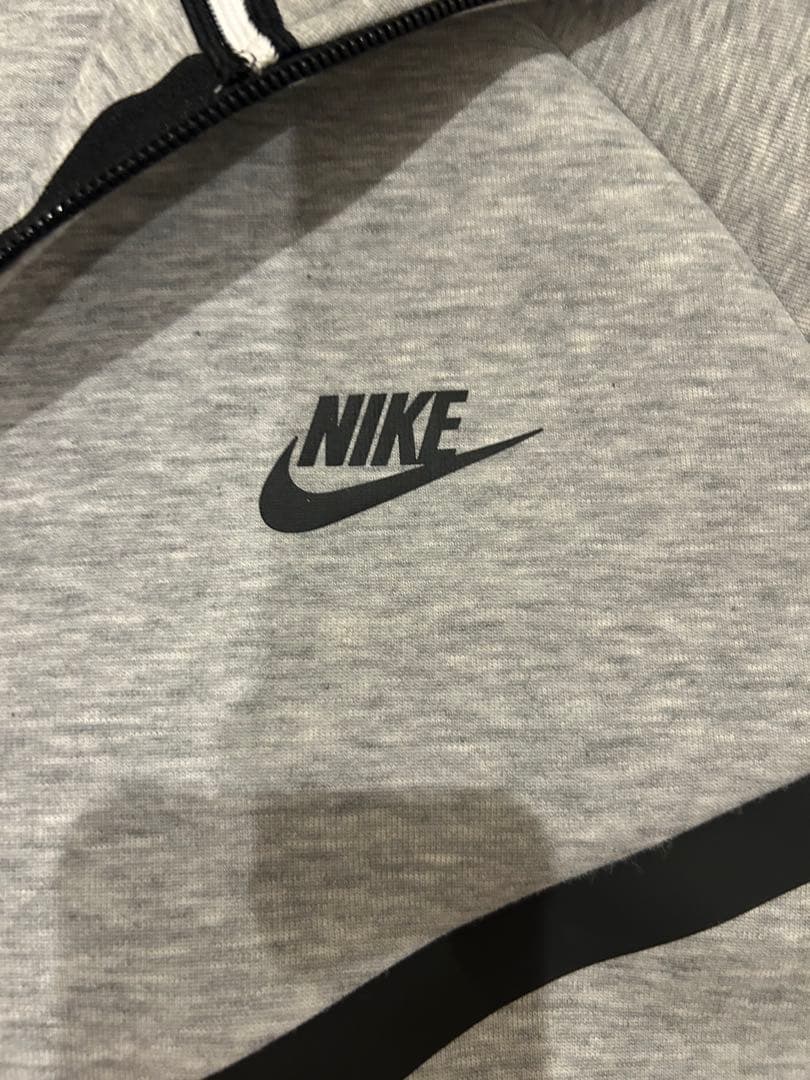 Nike テックフリース　グレー