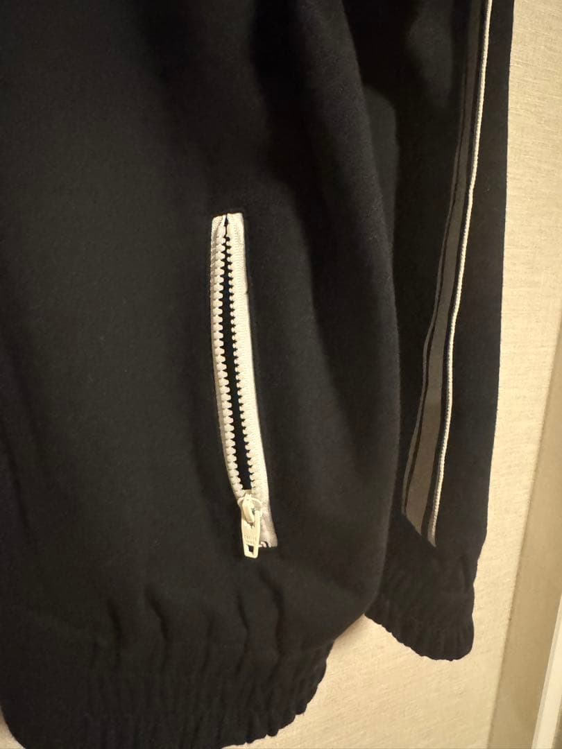 トラックジャケット　ブラック ホワイトストライプ