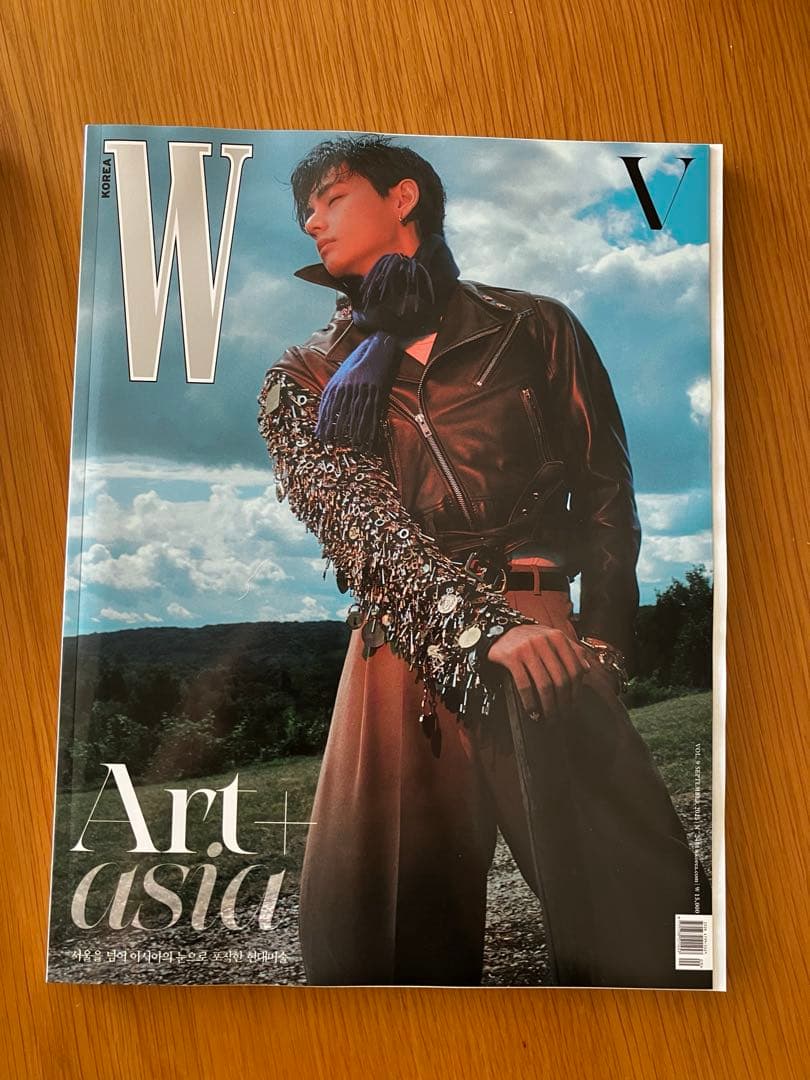 BTS V 表紙　W KOREA 2025/9