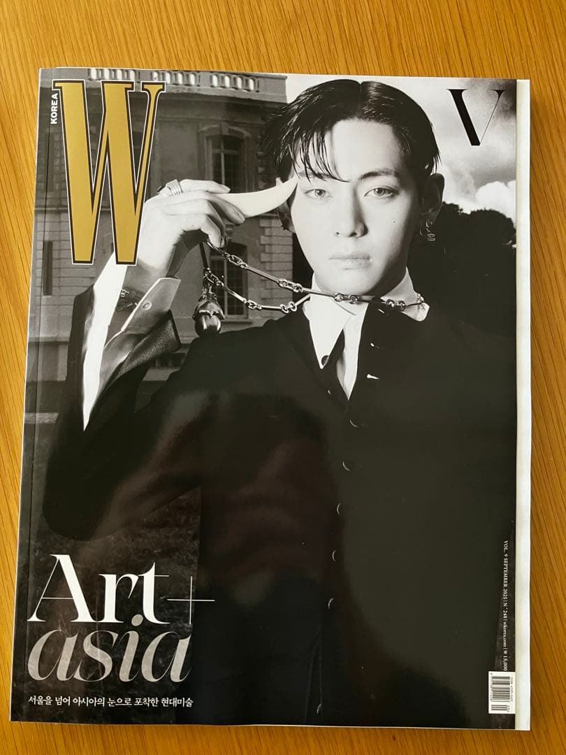 BTS V 表紙　W KOREA 2025/9