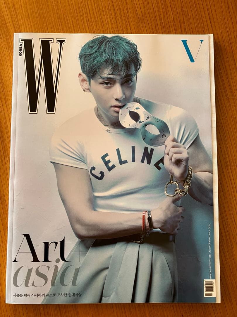 BTS V 表紙　W KOREA 2025/9