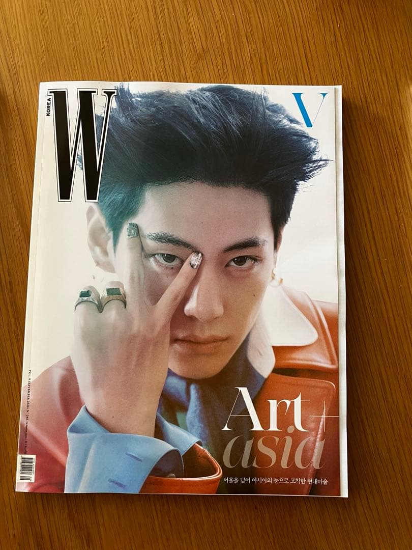 BTS V 表紙　W KOREA 2025/9