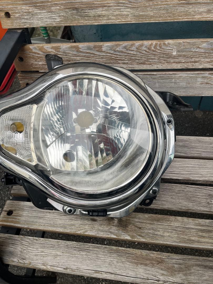 スズキ　ハスラー　右ヘッドライトユニット