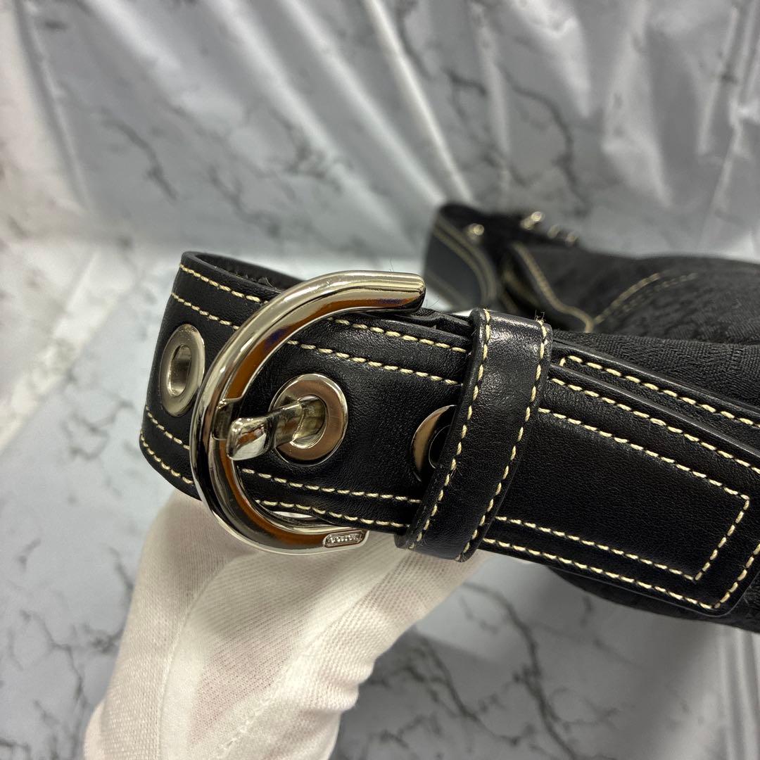 COACH コーチ　ワンショルダー　ハーフムーン シグネチャー柄