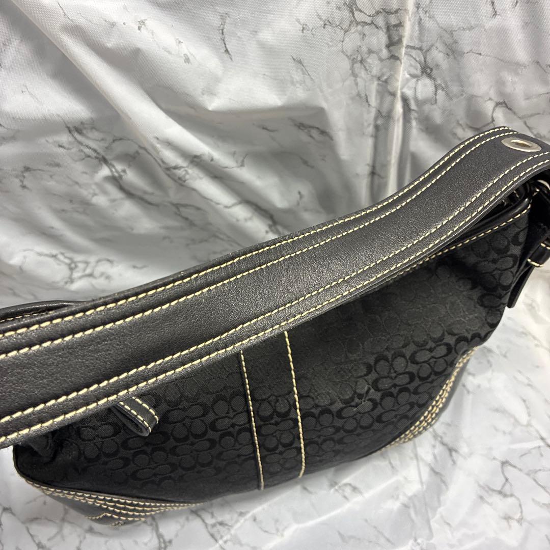 COACH コーチ　ワンショルダー　ハーフムーン シグネチャー柄