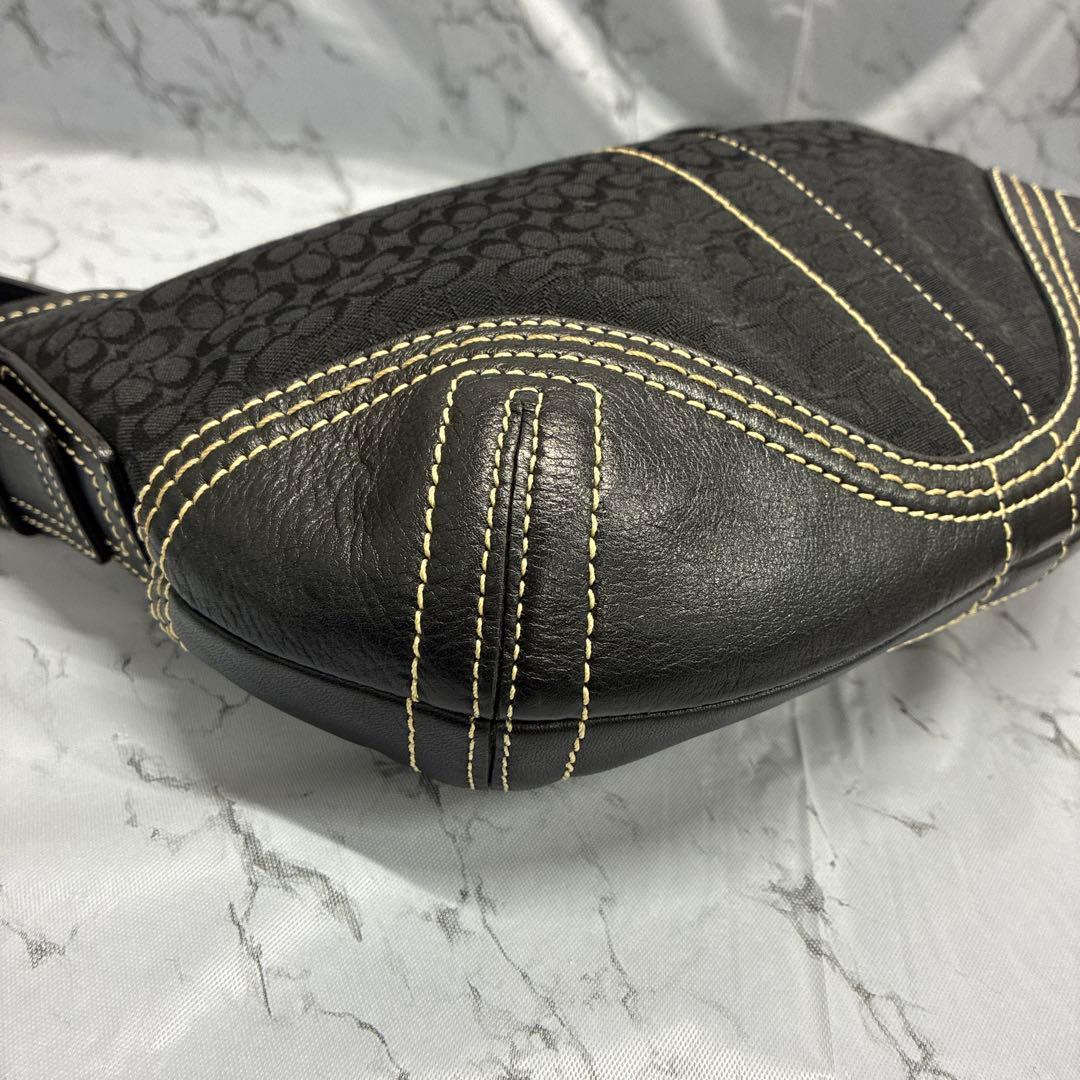 COACH コーチ　ワンショルダー　ハーフムーン シグネチャー柄