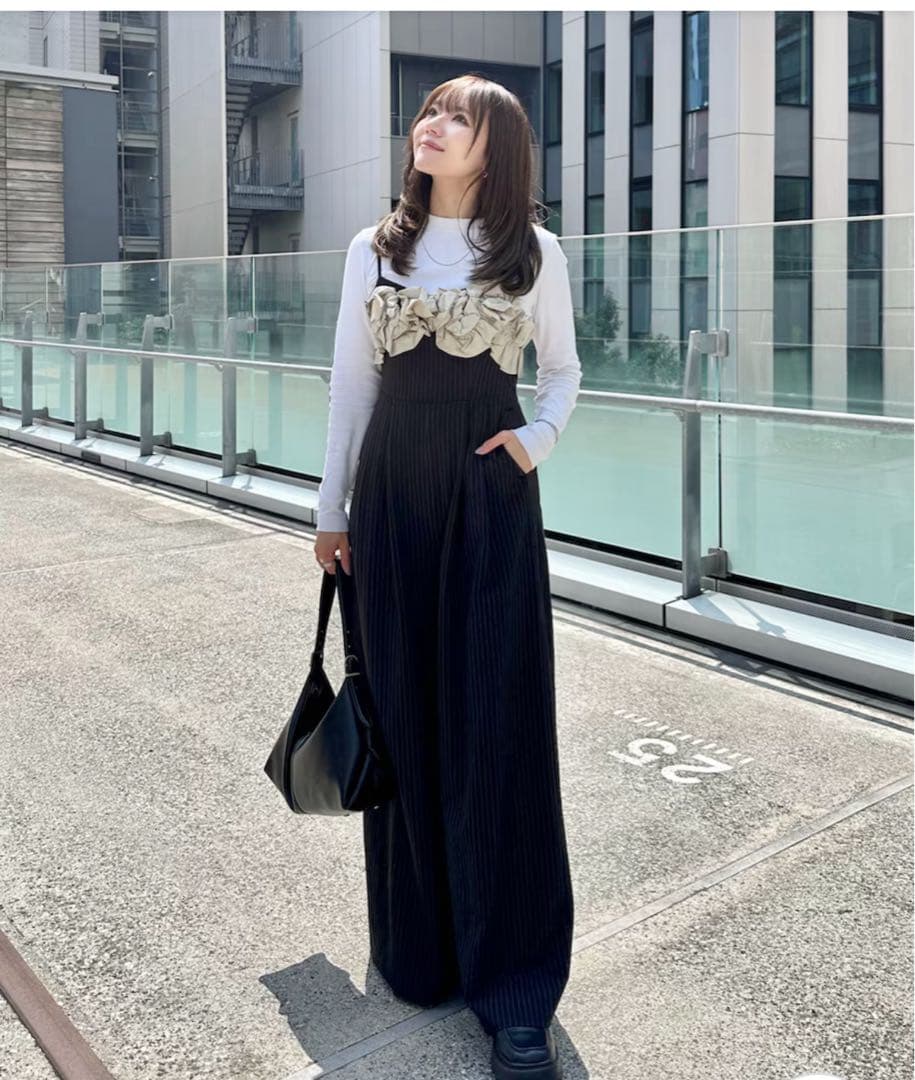 メゾンスペシャルフラワーモチーフオールインワン　　ブラック　サイズ36