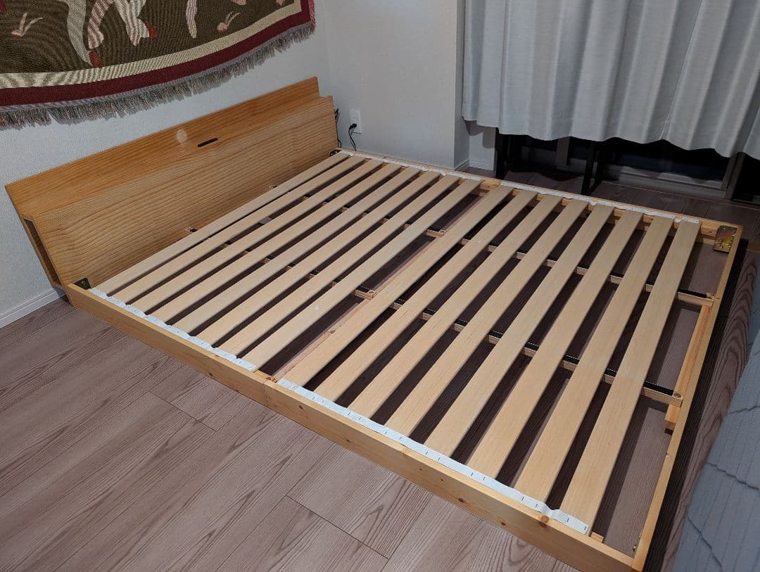 引き取り限定　クイーンベッドフレームのみ