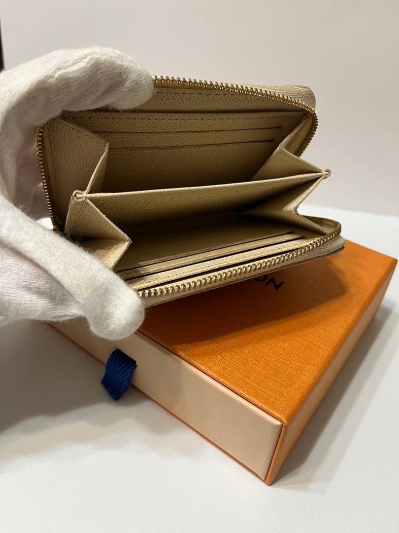 ルイヴィトン ダミエ アズール ジッピー パース コンパクトウォレット 白