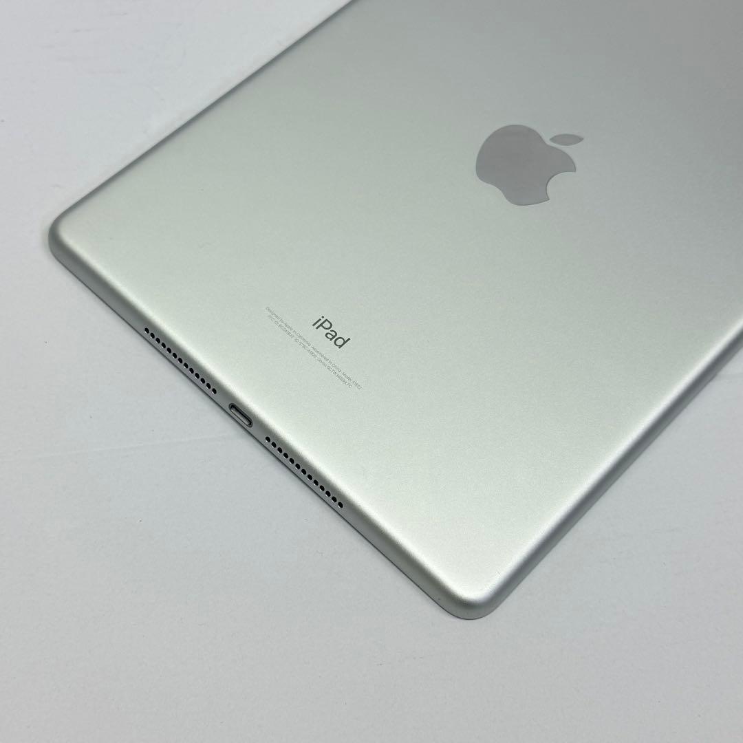 【ほぼ未使用】iPad 第5世代 32GB シルバー 充電回数5回